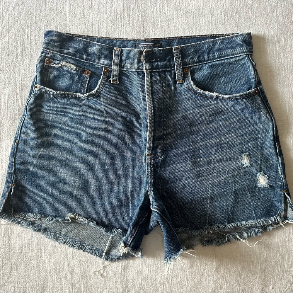 Abercrombie and Fitch 4” High Rise Short in Dark Blue